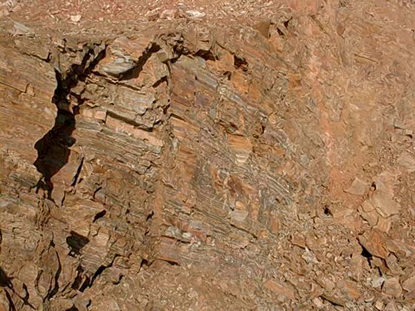 宜兴赵庄山嫩泥矿位于丁山西郊，是出产朱泥系石黄等的主要矿区。(摄于2001年1月12日)