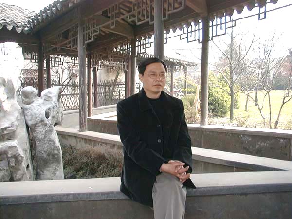 太湖石、中国风回廊，蕴育出古陶研究所工艺师群的文化气息。